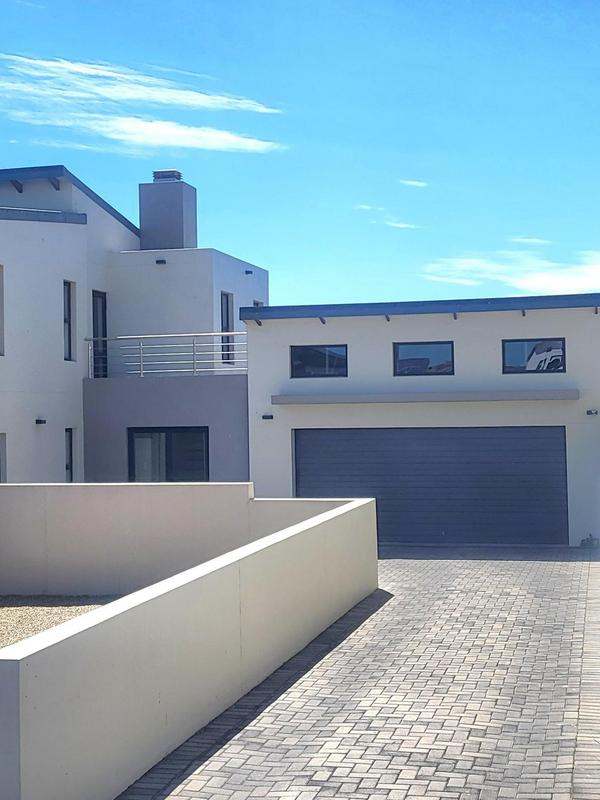 6 Bedroom Property for Sale in Sunset Estate Western Cape